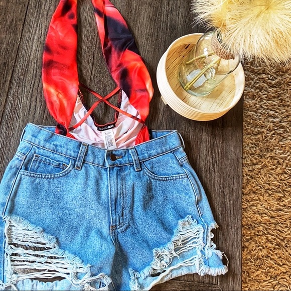 NWT. Halter Bodysuit. Fashion Nova. Size Small. - Picture 9 of 9